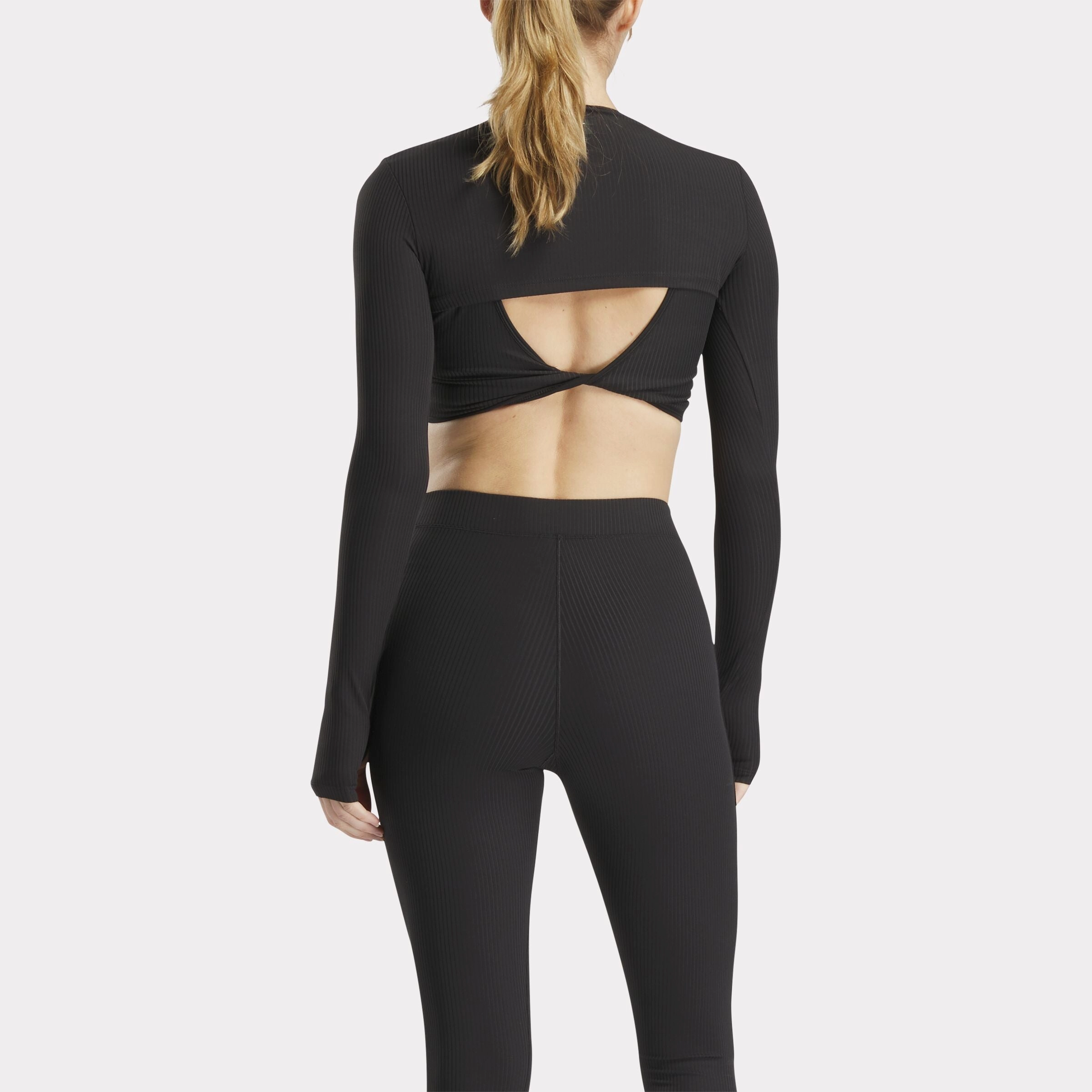 Q1 Studio Basics Shrug Black