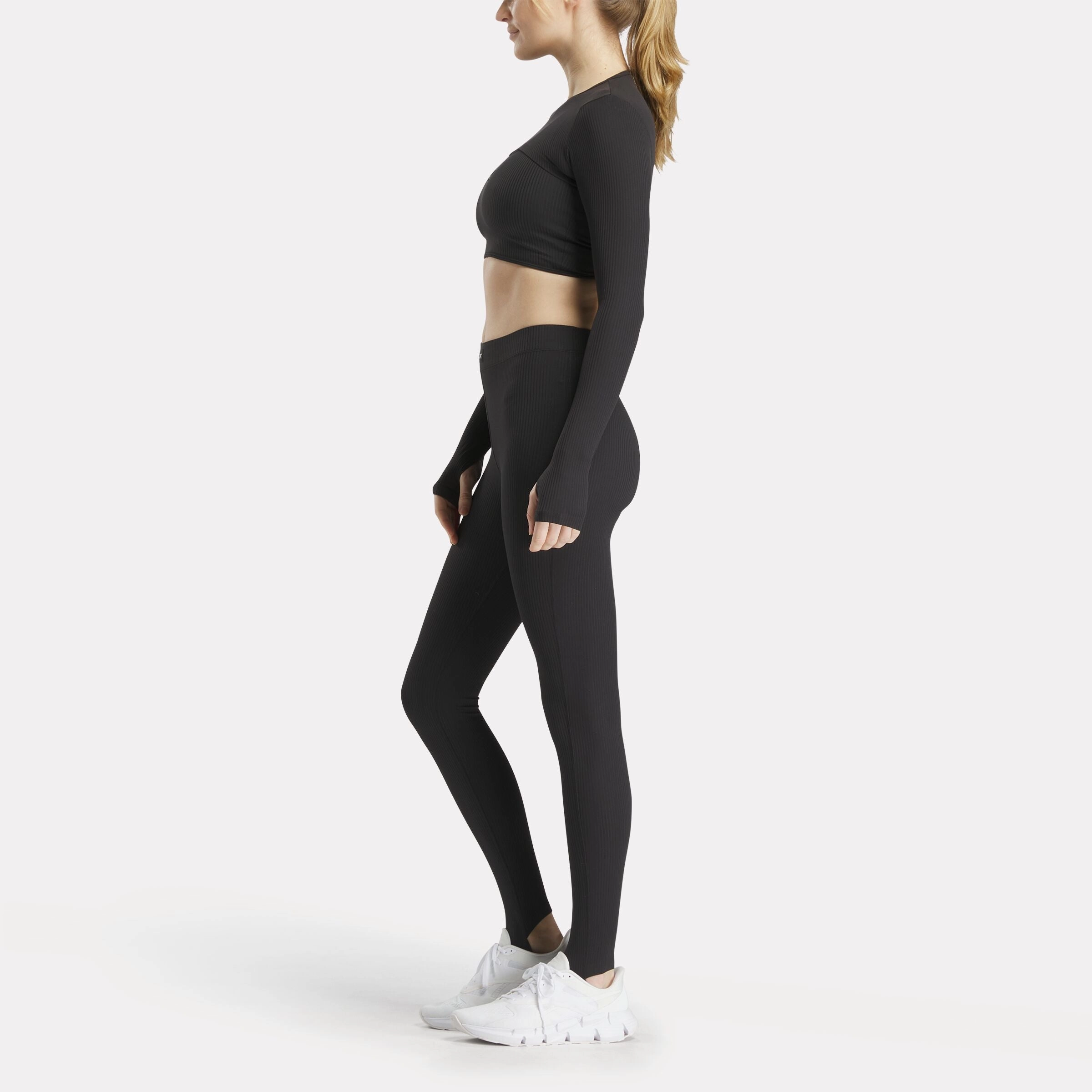 Q1 Studio Basics Shrug Black