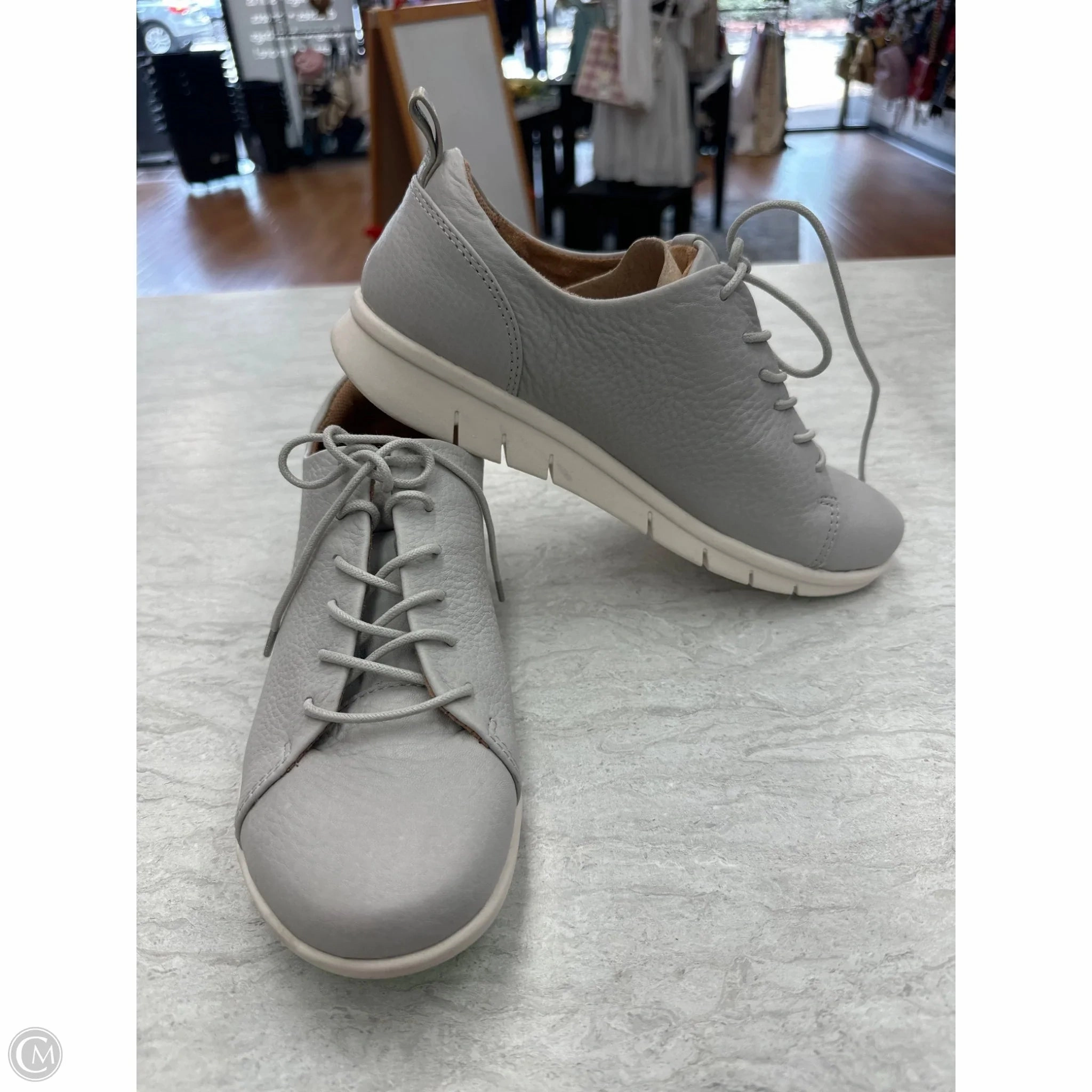 Shoes Flats By Comfortiva In Grey, Size: 8
