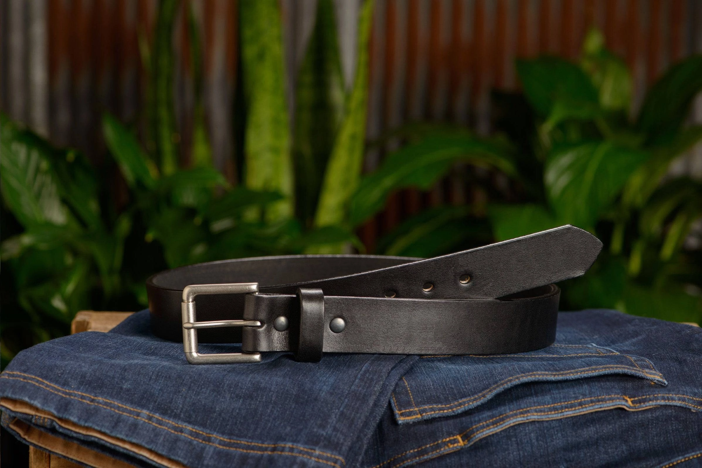 The Maverick: Men's Black Non Stitched Leather Belt - 1.50"