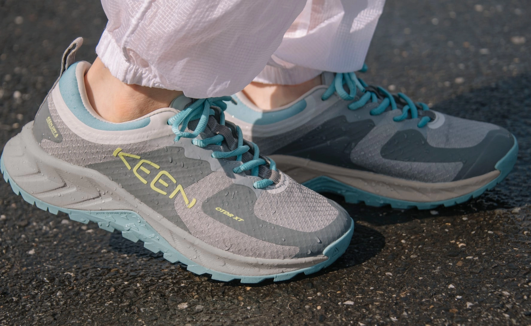 Women's Versacore Waterproof Shoe  |  Beaujolais/Gold Flame